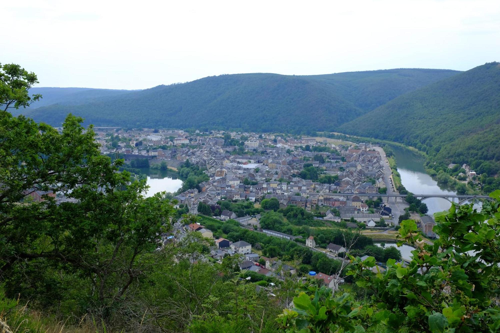 Entre Meuse Et Foret Revin  Eksteriør bilde