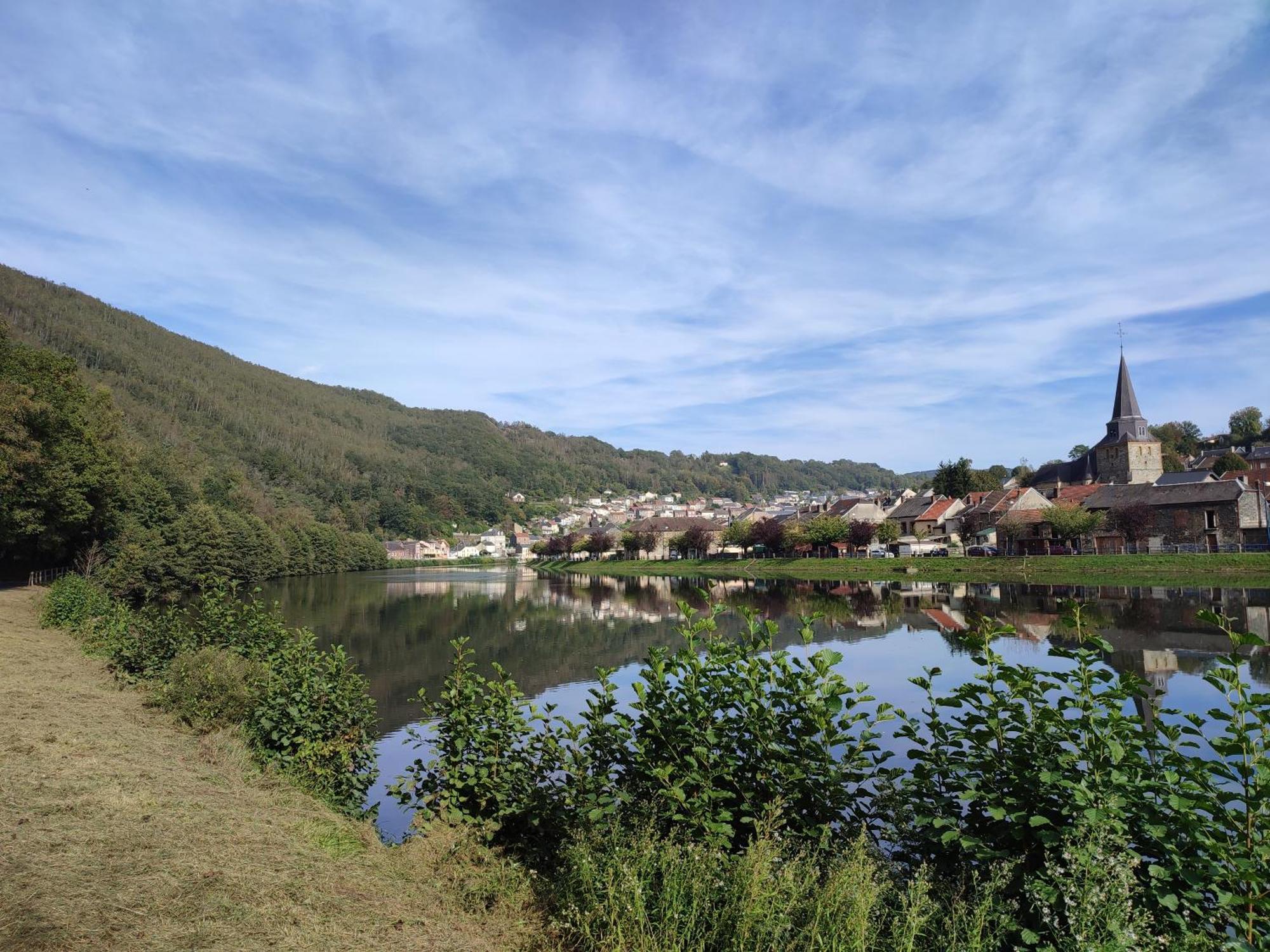 Entre Meuse Et Foret Revin  Eksteriør bilde