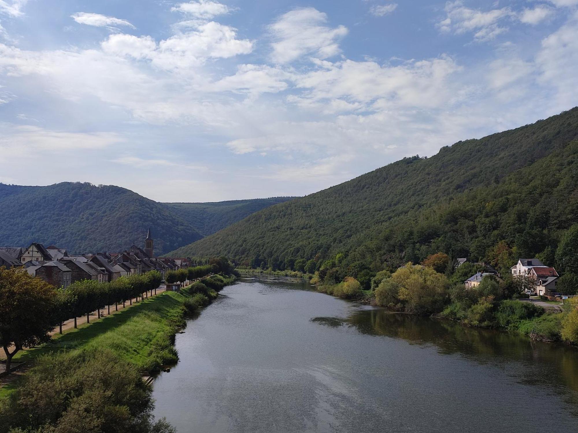 Entre Meuse Et Foret Revin  Eksteriør bilde