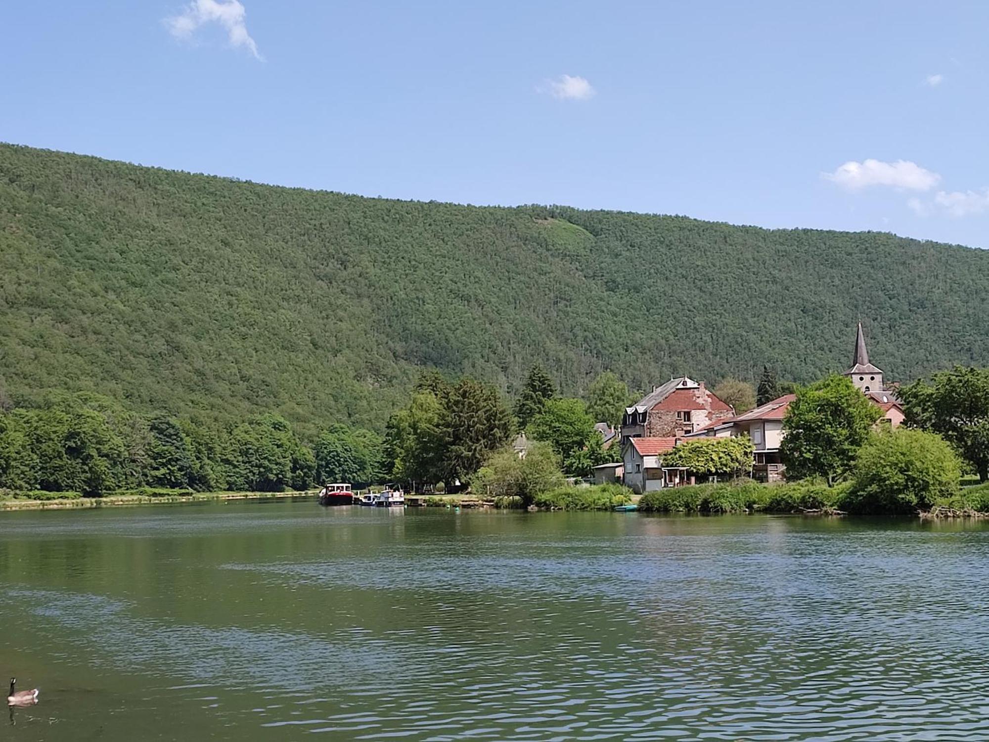 Entre Meuse Et Foret Revin  Eksteriør bilde